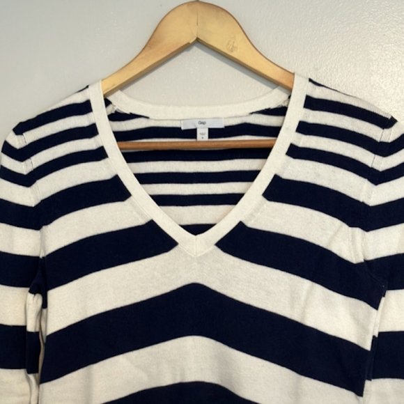 Gap - V-Neck Tunic Sweater 691508 | Navy Blue & White Stripes | Size Small - Picture 2 of 11